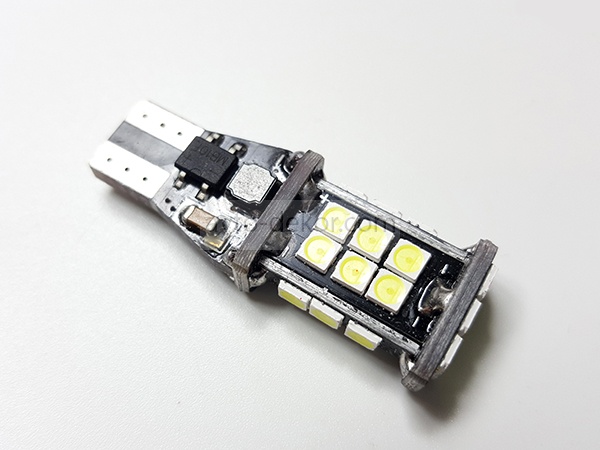 Диод 12v Т15-24(3030) габариты белый (24 SMD (3030) диодов аналог w5w) 6+3+6+3+6 в торце, с обманкой, с радиатором (устанавливать только в плафон Заднего хода)  AVTO-DEKOR  11040, фото 1