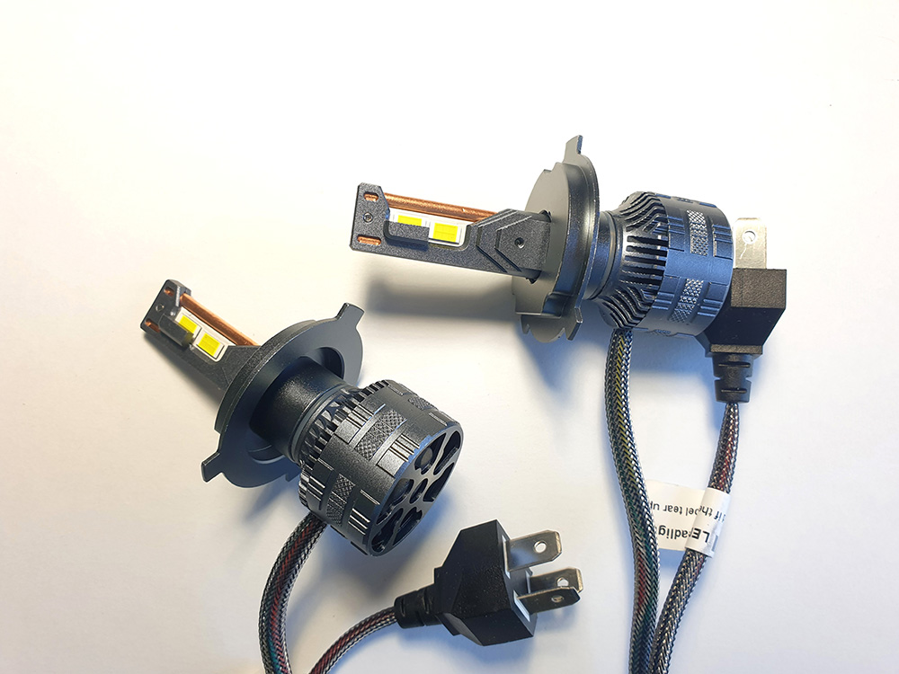 Светодиодные лампы головного света модель V85 H4 6000K, 65w 60w/4250Lm/шт рабочая мощность, с вентилятором (к-т 2шт)  AVTO-DEKOR  13945, фото 1