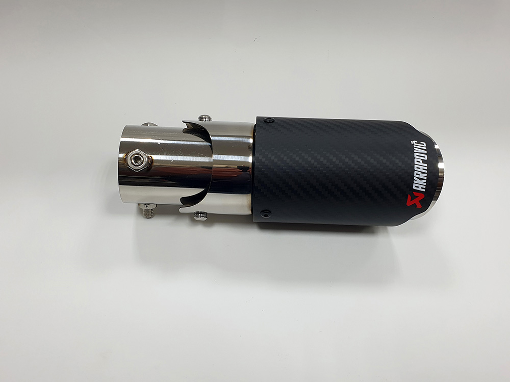 Насадка на глушитель A100 (MT-1143A&T) 6307AK AKRAPOVIC Dвх-54мм, Dвых-77мм, Длина-000мм, карбон+нержавеющая сталь, с вырезом, со скосом, меняют угол  15489, фото 2