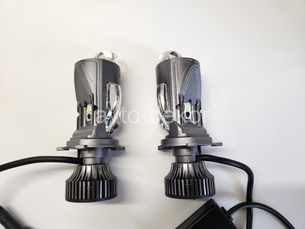 Лампа-линза светодиодная H4 12v 31/43W/шт М01K - H4 (3570-V3+A82-H-V6)  двойная линза, 3 чипа, Ближний/Дальний в отражатель+3 квадратных диода (2шт. к-т) AVTO-DEKOR   17530, фото 2