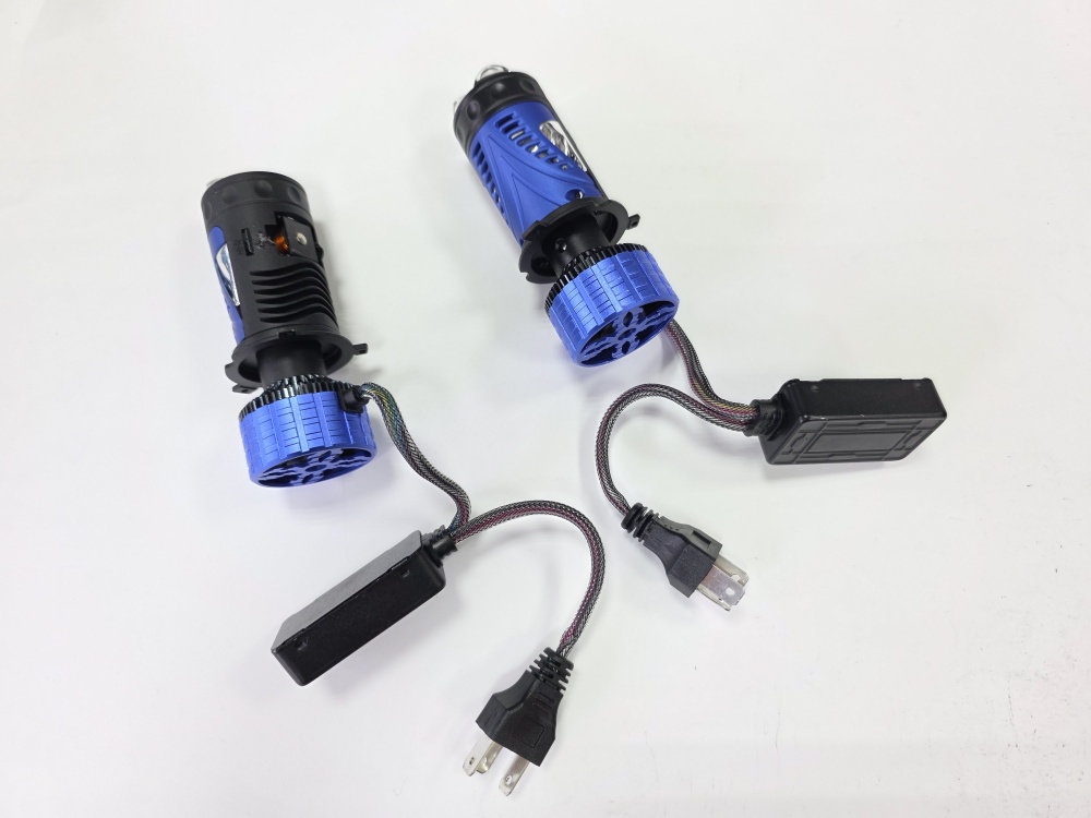 Лампа-линза H4 12v YR01D 90/65W/шт светодиодная, с блоком и проводами, тройная линза+лазер, Ближний/Дальний со шторкой (2шт. к-т) AVTO-DEKOR  20777, фото 1